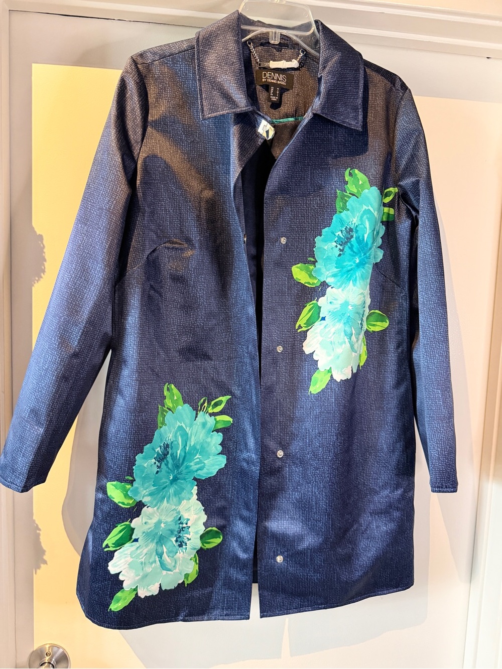 Dennis by Dennis Basso Structured Button Front Jacket. Size US M